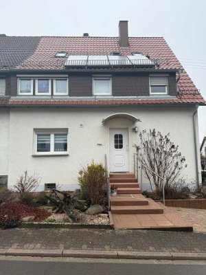 Umfassend modernisierte Doppelhaushälfte mit Gästebereich im Dachspitz & separatem Gästehaus – Karls