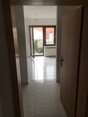Angenehme, gepflegte 1-Zimmer-Dachgeschosswohnung mit Balkon und Einbauküche in Nußloch