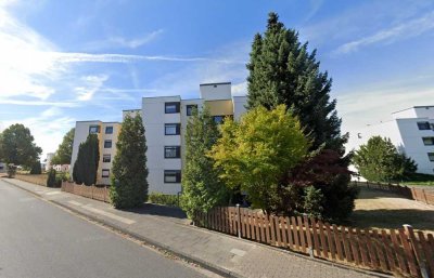 Stilvolle, modernisierte 2-Zimmer-Wohnung mit Balkon und EBK in Bornheim