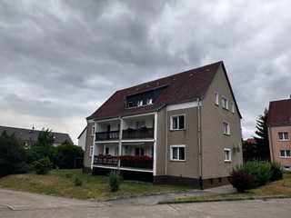 DREI-RAUM-WOHNUNG, WEITER BLICK, ABSOLUT RUHIGE LAGE, SACKGASSE, STELLPLATZ IM HOF