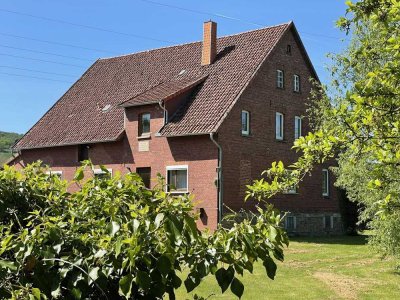 In naturnaher Lage bei Bückeburg

Großes Wohngebäude mit Entwicklungspotential