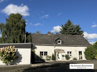 Gemütliches Einfamilienhaus mit Doppelgarage, Teich und Gartenloggia in Weitefeld!