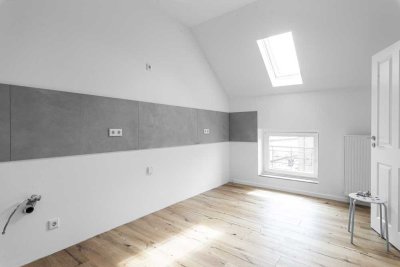 ***Traumhafte 2-Zimmer-Wohnung mit Einbauküche im DG***