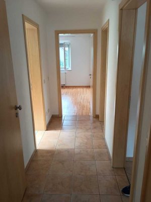 Bestlage im Ingolstädter Westen: 2-Raum-Wohnung in ruhigem Zweifamilienhaus mit Traumgarten