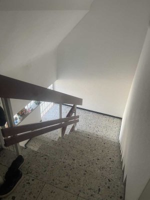 Vollständig renovierte 3-Zimmer-Wohnung mit EBK in Bad