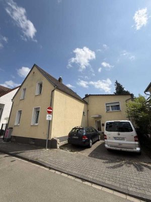 Kapitalanlage mit Entwicklungspotenzial – Zweifamilienhaus in Budenheim
