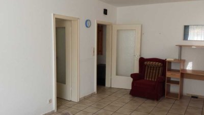 Souterrain-Wohnung in ruhiger Seitenstraße