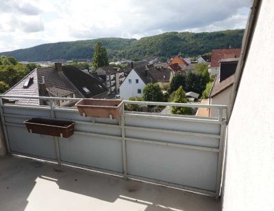 VIER LOGGIEN - Sonne von früh bis spät! Ca. 96 m² 4- Zimmer-Dachgeschosswohnung in