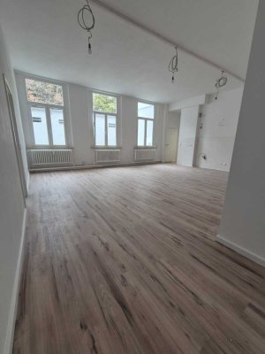 Neu saniertes, helles Loft in zentraler Lage von Pforzheim – 3,35 m Deckenhöhe & modernes Bad