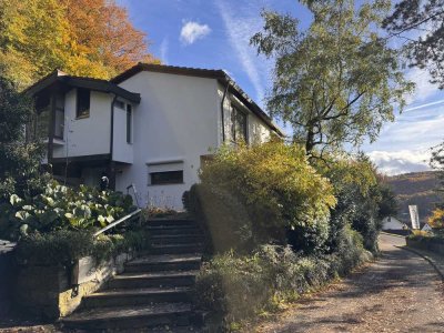 Helle 2-Zimmer Wohnung mit Einbauküche und Garten