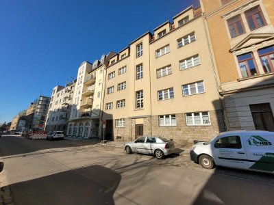 Helle 3-Zimmer-Altbauwohnung mit Balkon in Dresden-Pieschen