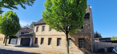 2 Familienhaus teilsaniert, EBK, Pool, Outdoorküche und Carports auf tollem, großen Stadtgrundstück