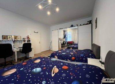 Viel Platz, viele Möglichkeiten - 3-Zimmer Altbauwohnung mit 2 Bädern und flexibler Raumaufteilung