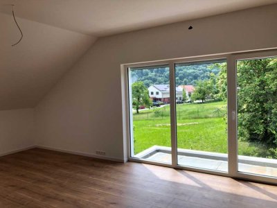 Neuwertige Wohnung mit Garten