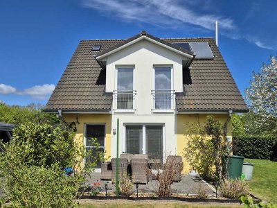 Einfamilienhaus in ruhiger Neubausiedlung am Ortsausgang in Waldrandnähe.
