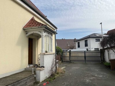 Tolles Wohnhaus in Viernheim mit Baufenster für Neubau
