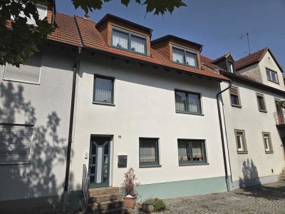 Gepflegtes, sofort beziehbares Stadthaus mit Nebengebäude inkl. Garage, Wohnfl. 130m², Grund 130m²