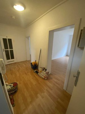 Zentrale Wohnung mit praktischem Grundriss, auch WG geeignet
