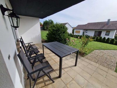 Renovierte und moderne 2,5 Zimmerwohnung mi eig. Garten und große Terrasse. Einbauküche + Garage