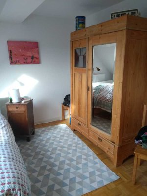 Ansprechende und sanierte 2-Zimmer-DG-Wohnung mit gehobener Innenausstattung in Erfurt