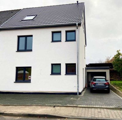 Neuwertiges Haus mit vier Zimmern und Einbauküche in Würselen