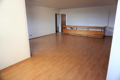 Große und helle Wohnung mit allen Annehmlichkeiten in schöner Stadtrandlage.