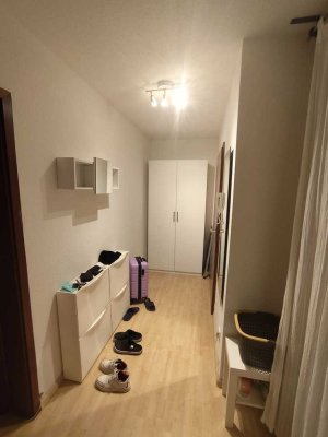Möblierte 2-Zimmer-Wohnung mit Balkon, TG-Stellplatz in Kaiserstuhlstraße, 79106 Freiburg