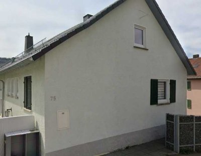 Stilvolle, modernisierte 1,5-Zimmer-Wohnung mit gehobener Innenausstattung mit EBK in Albstadt
