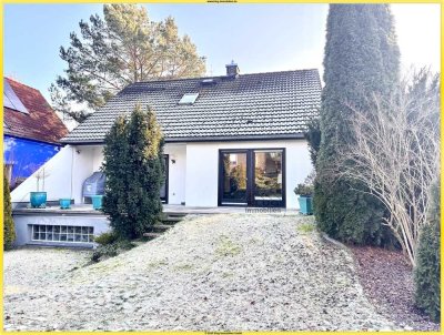 Hermsdorf! Ein besonderes Haus mit Innenpool, Kaminofen, gr. Terrasse u. zeitgemäßer Aufteilung!