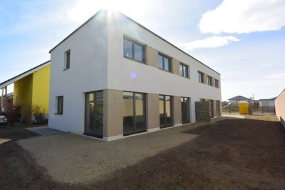 **OHNE EIGENKAPITAL – Superfinanzierung JETZT ! ** Neubau - Doppelhaushälfte - 4 Zi., Garten, 2-KFZ-Abstellplätze in Pottendorf