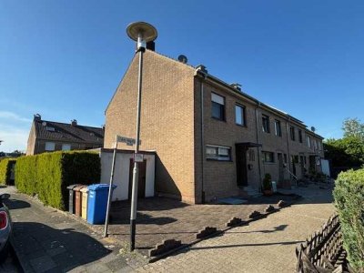 Günstiges 4-Zimmer-Reihenendhaus in Willich-Anrath mit 2 Garagen und 2 Stellplätzen