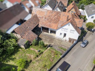 Großes Grundstück mit Scheune und kleinem Einfamilienhaus