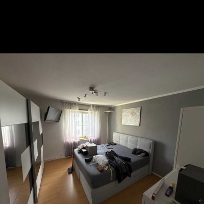 Vermietet wird eine schöne helle 3 Zimmer Wohnung 85qm mit Balkon im Herzen von Bad Cannstatt.