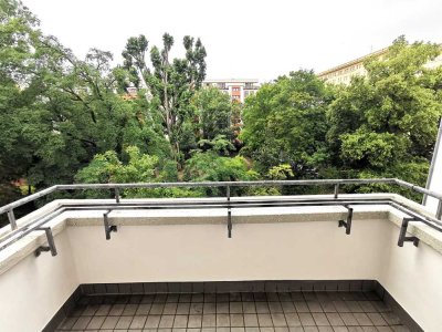 Bezugsfrei + Provisionsfrei + Saniert. 3. OG. Großer Westbalkon. Nähe Strausberger Platz