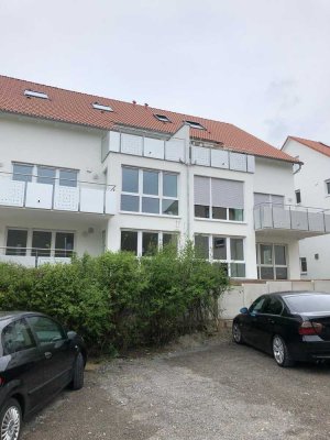 Etagenwohnung mit Einbauküche und Balkon: schöne 3-Zimmer-Wohnung in Nagold/Vollmaringen