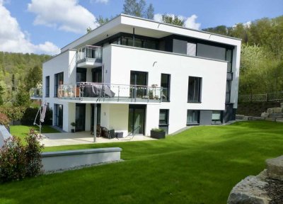 Wohnen wie im eigenen Haus – mit großer Terrasse und Garten im Grünen