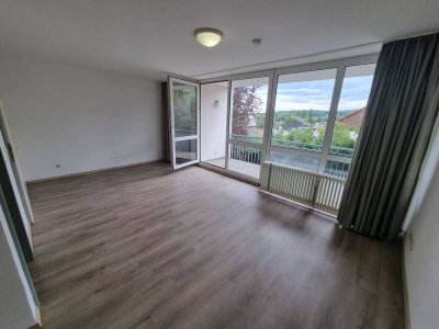 Helle 1,5 Zimmer-Wohnung mit Süd-West Balkon...mitten in Kelkheim!