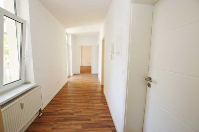 Renovierte 3Zi-Wohnung auf dem Schloßberg. Premium-EBK, riesiger Südwest-Balkon
