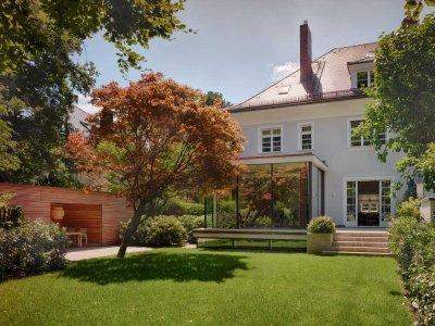 Hochwertig sanierte Villenhaushälfte in München, Nymphenburg