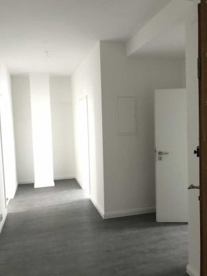Stilvolle 2-Zimmer-Wohnung mit Terrasse und Einbauküche in Solingen