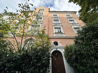 Toplage in Schwabing: Loftähnliche 2,5 - Zimmer - Dachgeschosswohnung mit offener Küche!