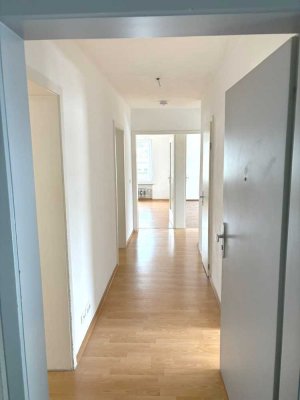 Helle 4-Zimmer-Wohnung mit Balkon in Amberg