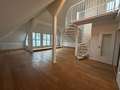 Stilvolle Penthouse-Wohnung mit offener Galerie im schönen Hamburg-Uhlenhorst