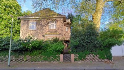 Freistehendes Villenanwesen in Duisburg mit umfangreichen Sanierungsbedarf- ideal für Liebhaber