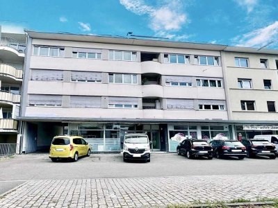 Attraktives Mehrfamilienhaus: 8 Wohn- und 2 Gewerbeeinheiten + 7 Garagen in Karlsruhe-Durlach