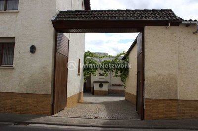 Platz für Ihre Ideen ! Großzügiges Anwesen mit Wohnhaus, Scheune und Bauplatz
