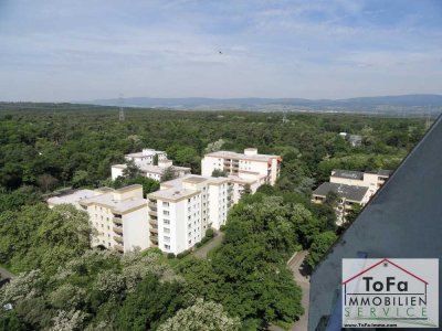 ToFa: gepflegte Etagenwohnung mit 2 Balkonen, Garage, Einbauküche und Fernsicht