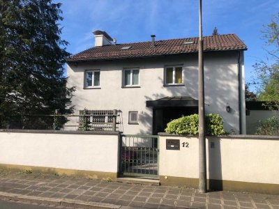 Schönes Einfamilienhaus auf großem Grundstück in Bestlage