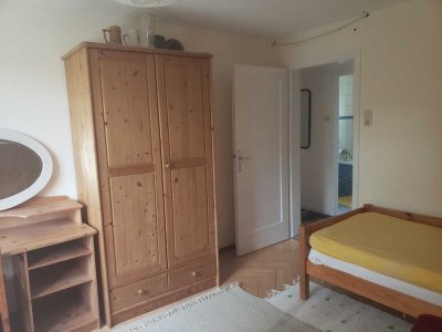 Sonniges, ruhiges Zimmer in 3-Zimmerwohnung zu vermieten