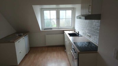 Ruhige Nichtraucher -Dachgeschosswohnung mit Einbauküche